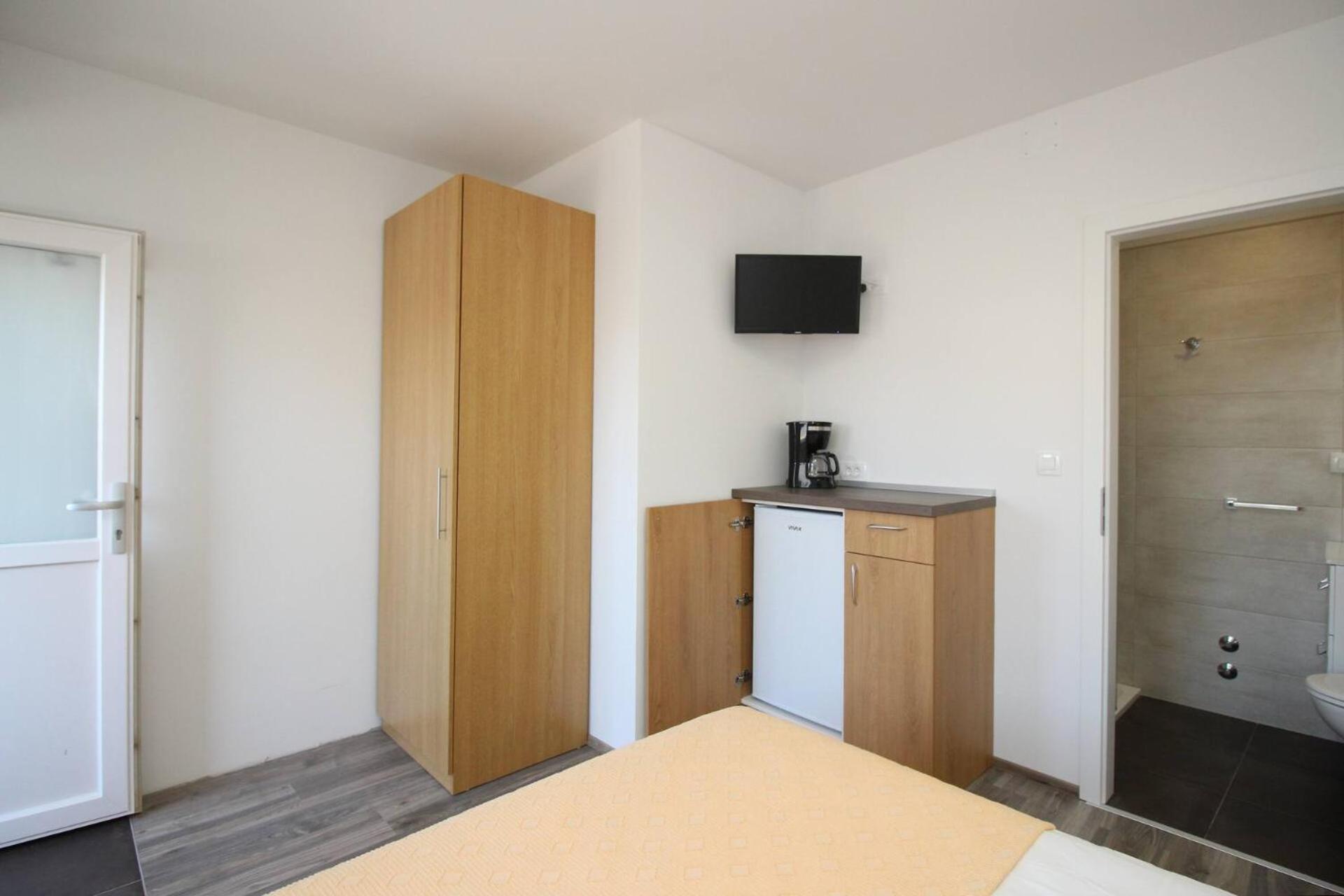 Apartments & Rooms Dekanic Башка Екстер'єр фото
